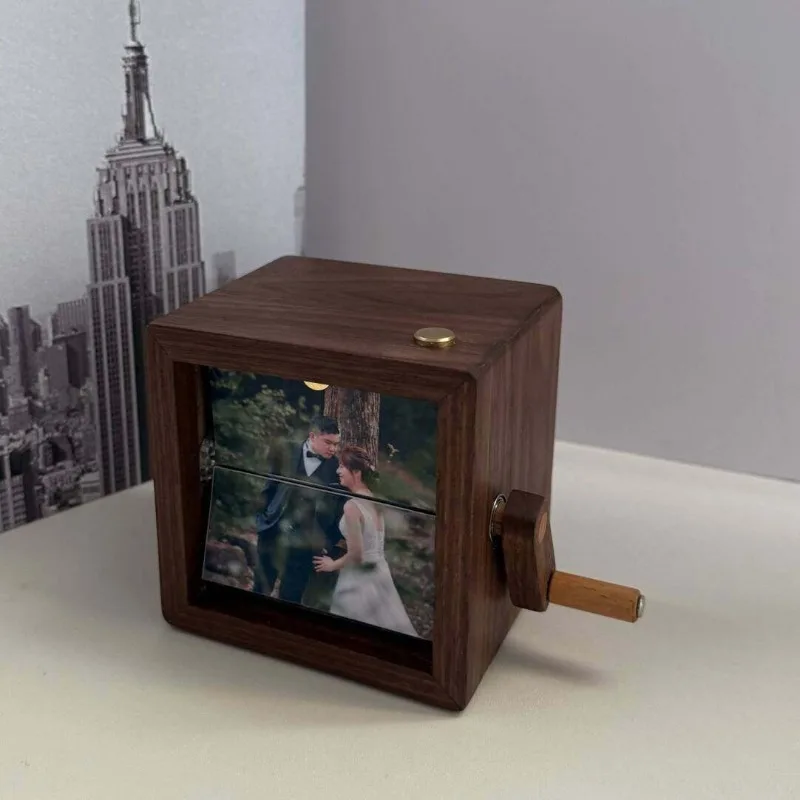 Mechanical hand crank dynamic photo album high-end black walnut handicrafts computer table ornament custom creative gift