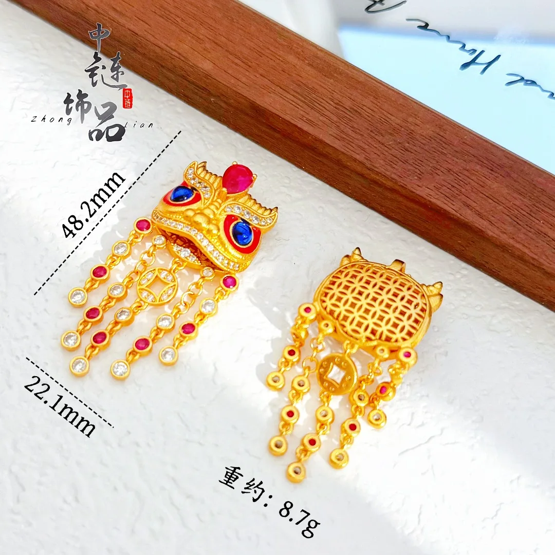Enamel-colored pearl-studded lion tail pendant with diamonds. New Chinese-style traditional lion dance. 9999gold
