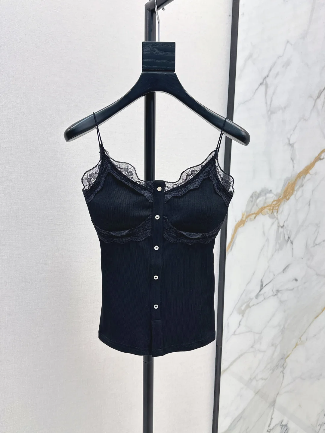 

High quality new women's early autumn latest lace lace and lace patchwork camisole top, single wear versatile single item top
