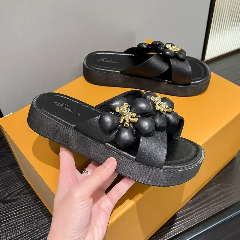 Slippers for women with thick soles, wearing a Korean version of pearl sandals for summer, fashionable princess style flip flops