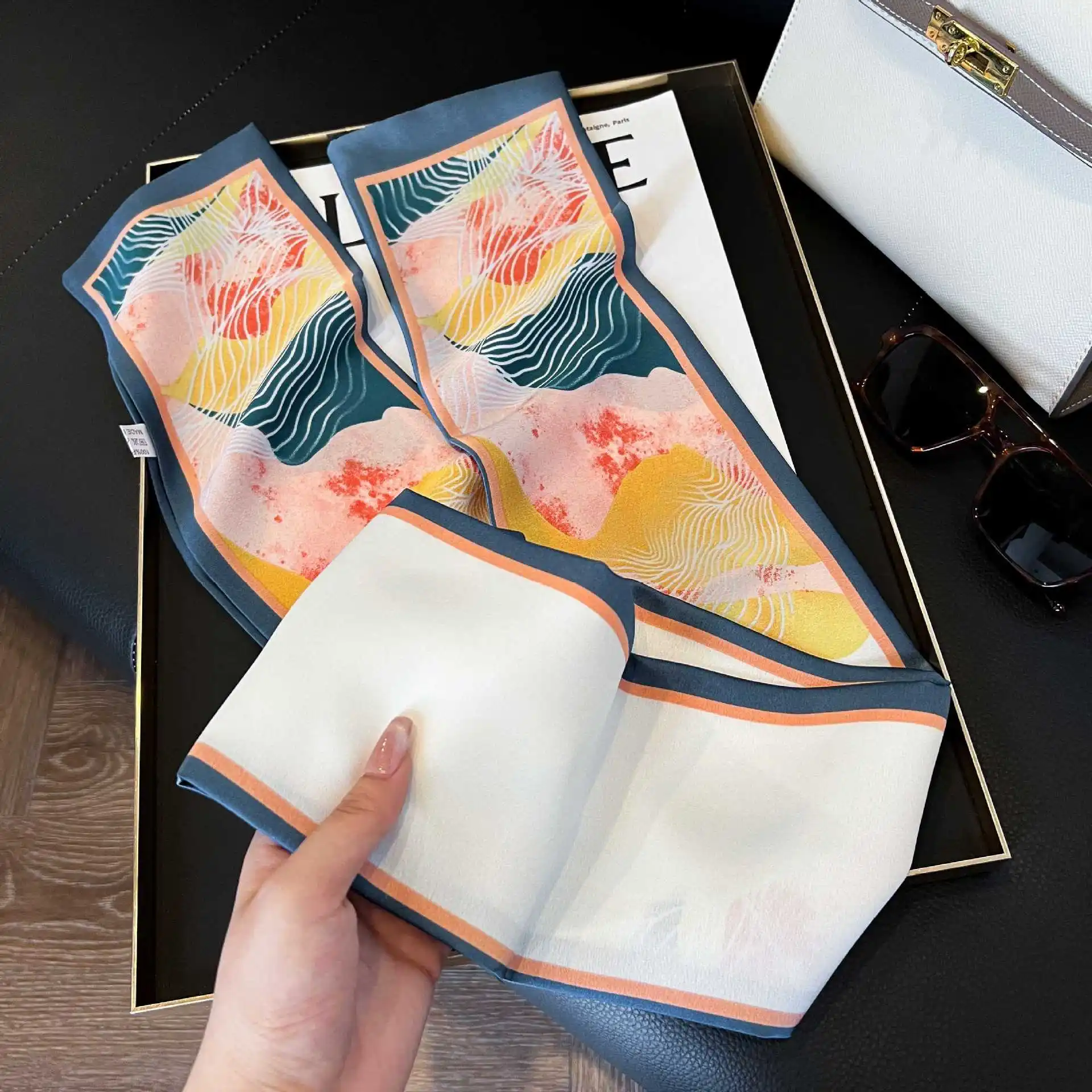 Luxuriöser Seidenschal mit Blumenmuster für Damen – Modischer schmaler Seidenschal, Taschenband, Damen-Stirnband, Kopftuch – Detail 12