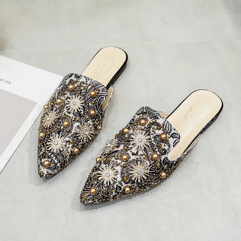 Summer 2024 New Elegant Women Rivets Slides Mules Breathable Flat Slippers Closed Toe Slides Party Shoes