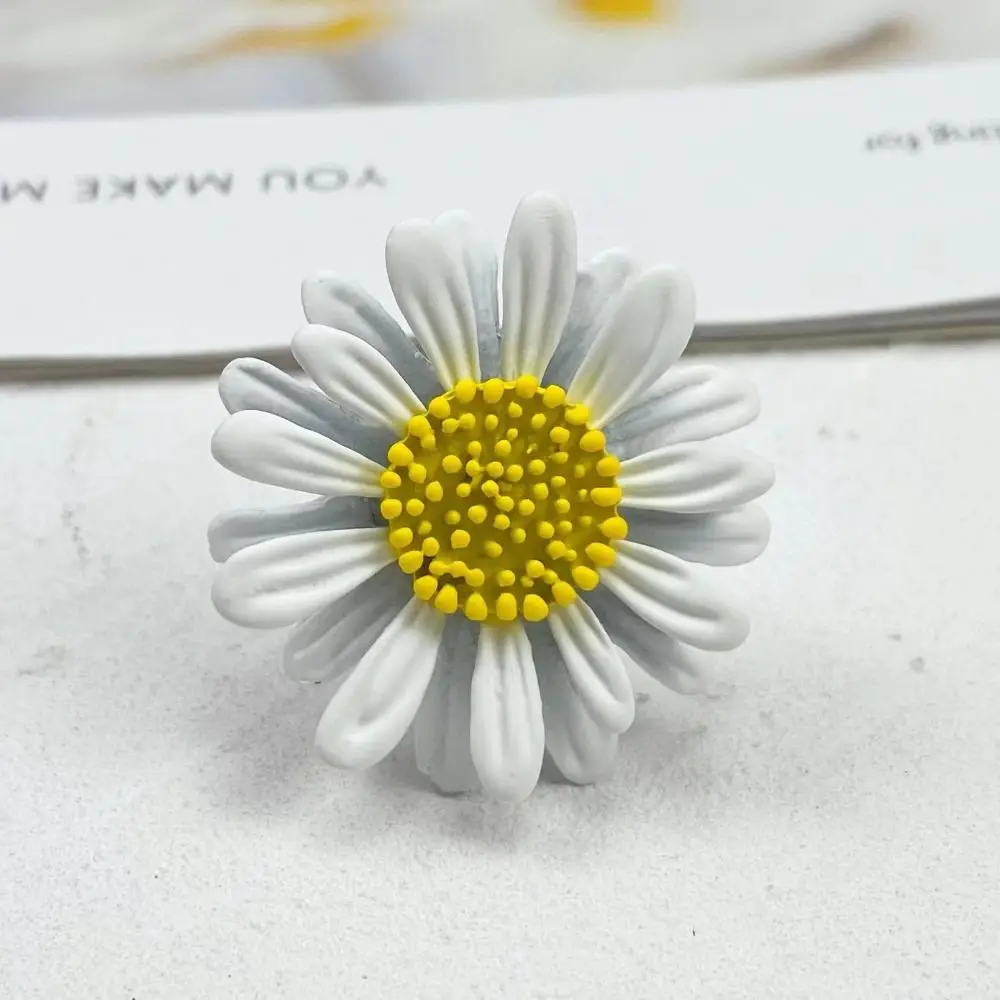 Elegant Daisy Brooches For Women Fashion Sunflower Metal Lapel Pins Bag Hat Skirt Collar Decor Accessories Brooch Pin Jewelry