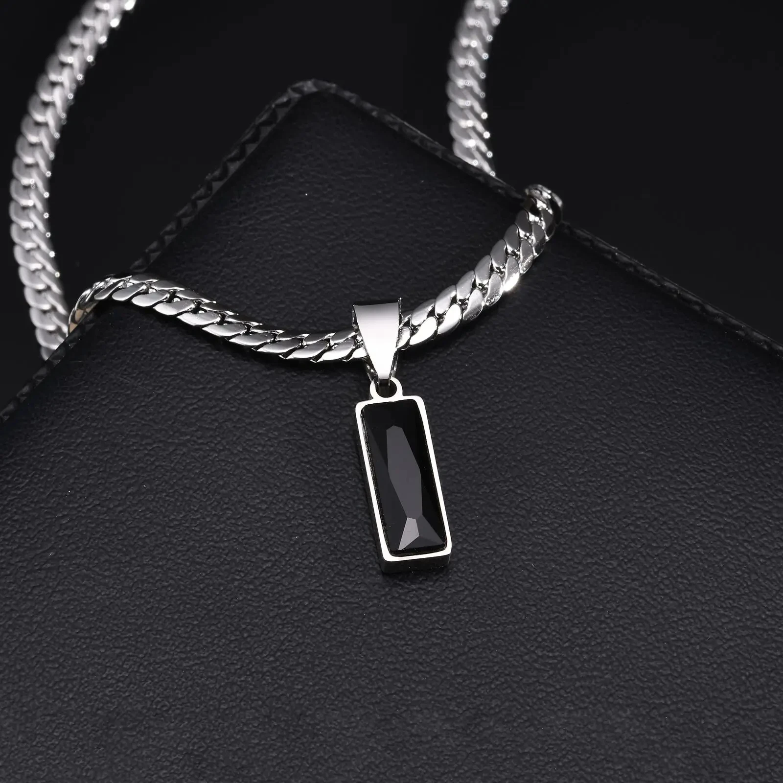 Geometrische quadratische schwarz-blaue Anhänger-Halskette aus Edelstahl, einfache flache kubanische Kette, trendiger Hip-Hop-Schmuck, Geschenk für Männer – Detail 9