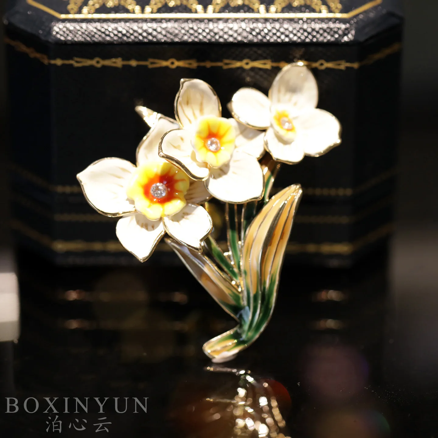 

Luxury Design Micro inlaid Zircon Drip Oil Countryside Narcissus Flower Brooch Clothing Accessories Enamel Pins for Women