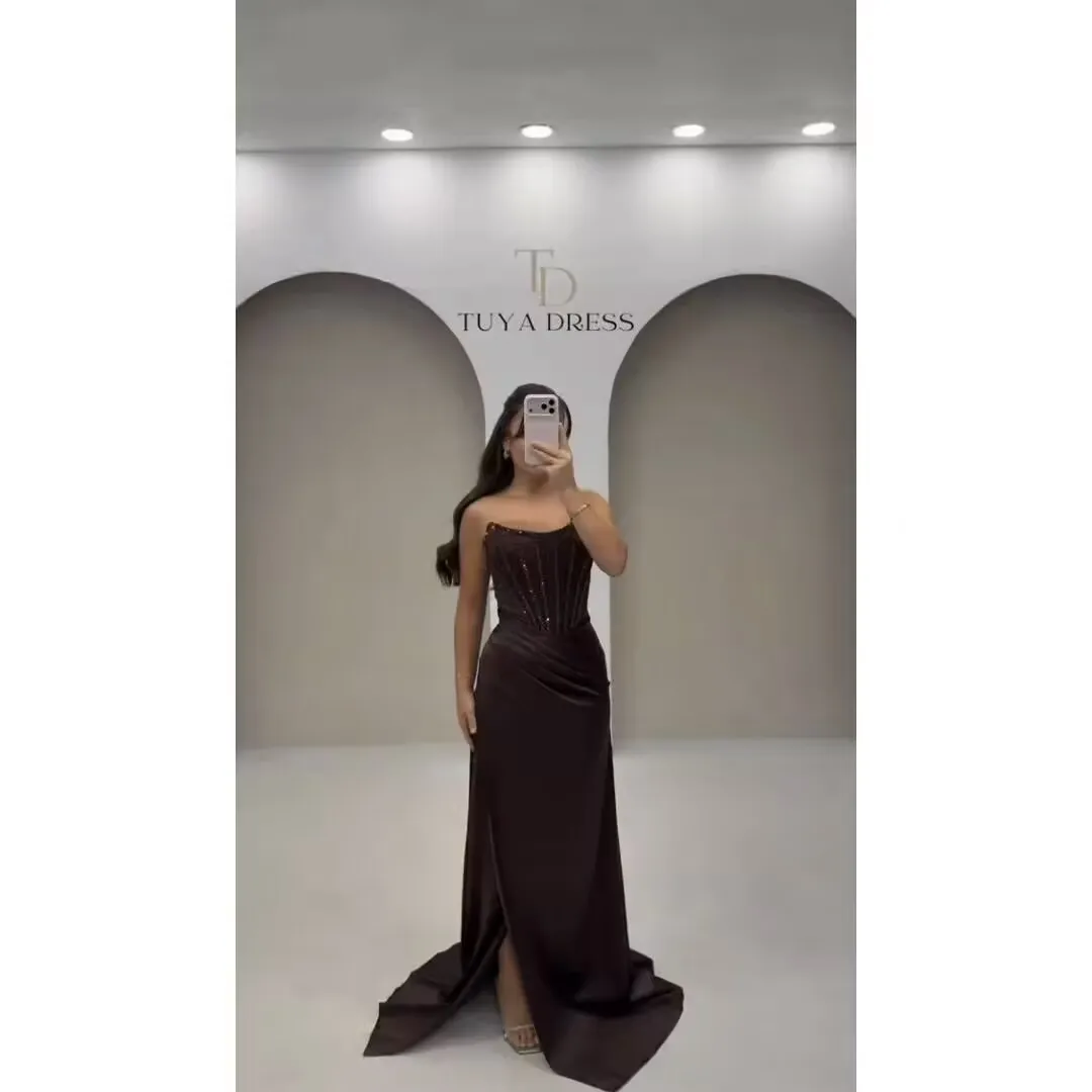 

Темно-коричневое атласное платье для выпускного вечера по индивидуальному заказу, расшитое бисером, с высоким разрезом и шлейфом, вечернее платье, элегантное вечернее платье 2025 года