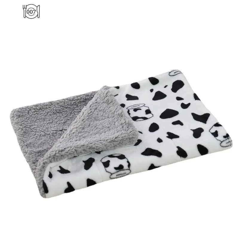 Manufacturer Wholesale Petmat Thickeneded Autumnand Winter Warm Cat Anddog Blanket Seat Cushionsleeping Mat Soft Nest Mat