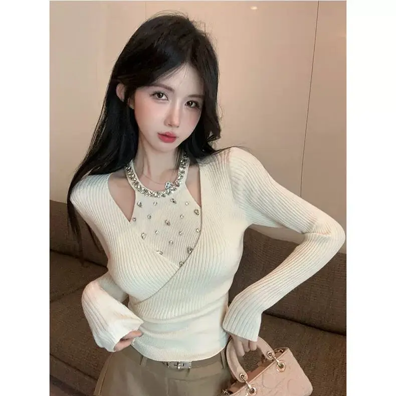 Suéter de punto con diamantes de imitación pesados de estilo francés para mujer Otoño Invierno falso de dos piezas con cuello Halter capa Base superior elegante Jersey ajustado