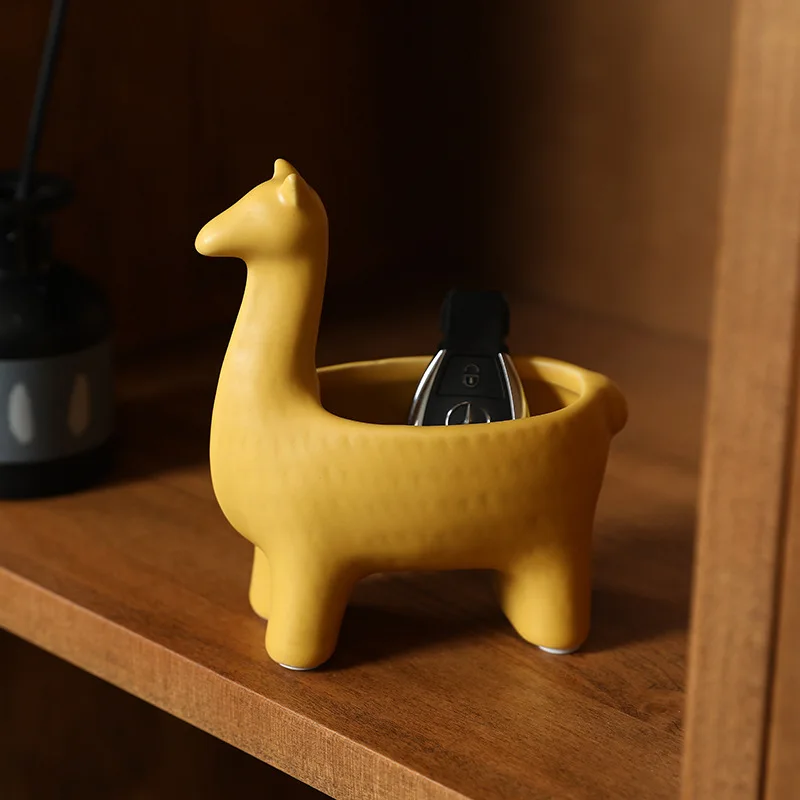 Creative and cute alpaca ceramic ornaments, storage at the door of the living room, storage tank, wine cabinet, and entrance des