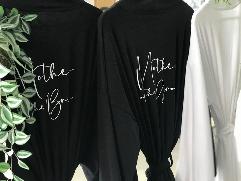 สีดําที่กําหนดเองซาตินงานแต่งงานเพื่อนเจ้าสาวยาวกิโมโน Dressing Gown ส่วนบุคคล Robes CUSTOM ชื่อเจ้าสาว Maid of Honor Robe