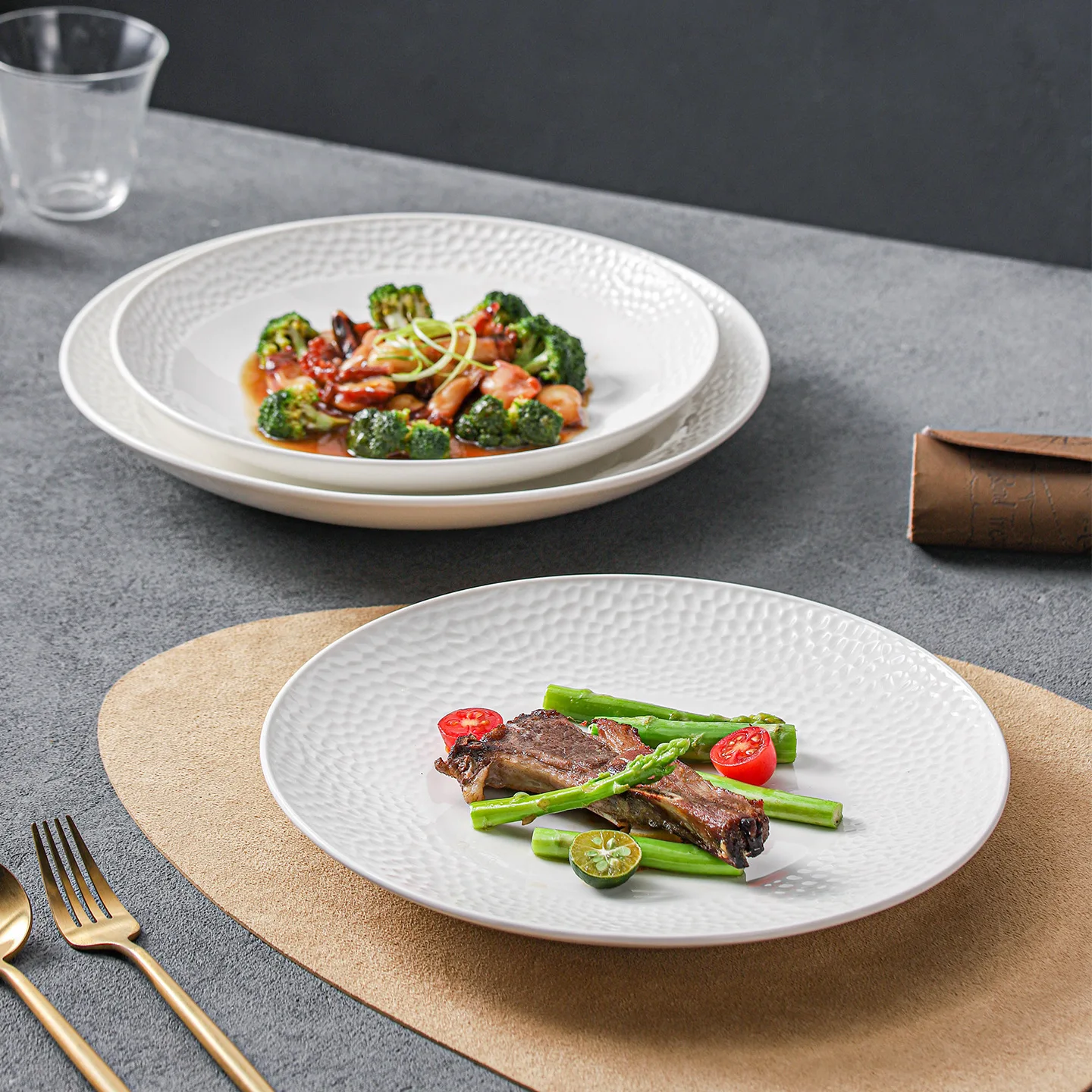 Creative Round Hammered Ceramic Dinner Plates Hotel Tableware Cooking Bowls Dishes White Western Steak Plates Scratch-resistant