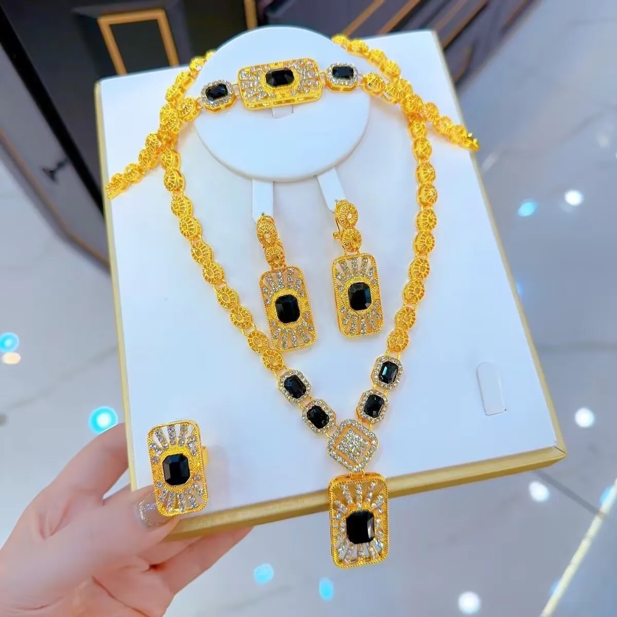 

Germany's New 24K Gold Plated Necklace Earrings Rings Bracelets Wedding Party Jewelry Set for Lovers YY10869