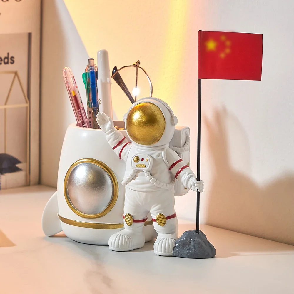 Modern Home Decoration Creative Astronaut Pen Holder Cut Resin Decor Desktop Office Storage Educational Gifts for Children