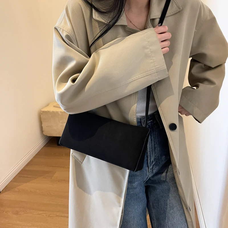 حقيبة كتف نسائية صغيرة من جلد البولي يوريثان من Leftside 2025 شتاء بسيط بمقبض قصير حقيبة كروس فاخرة مصممة حقائب يد عصرية