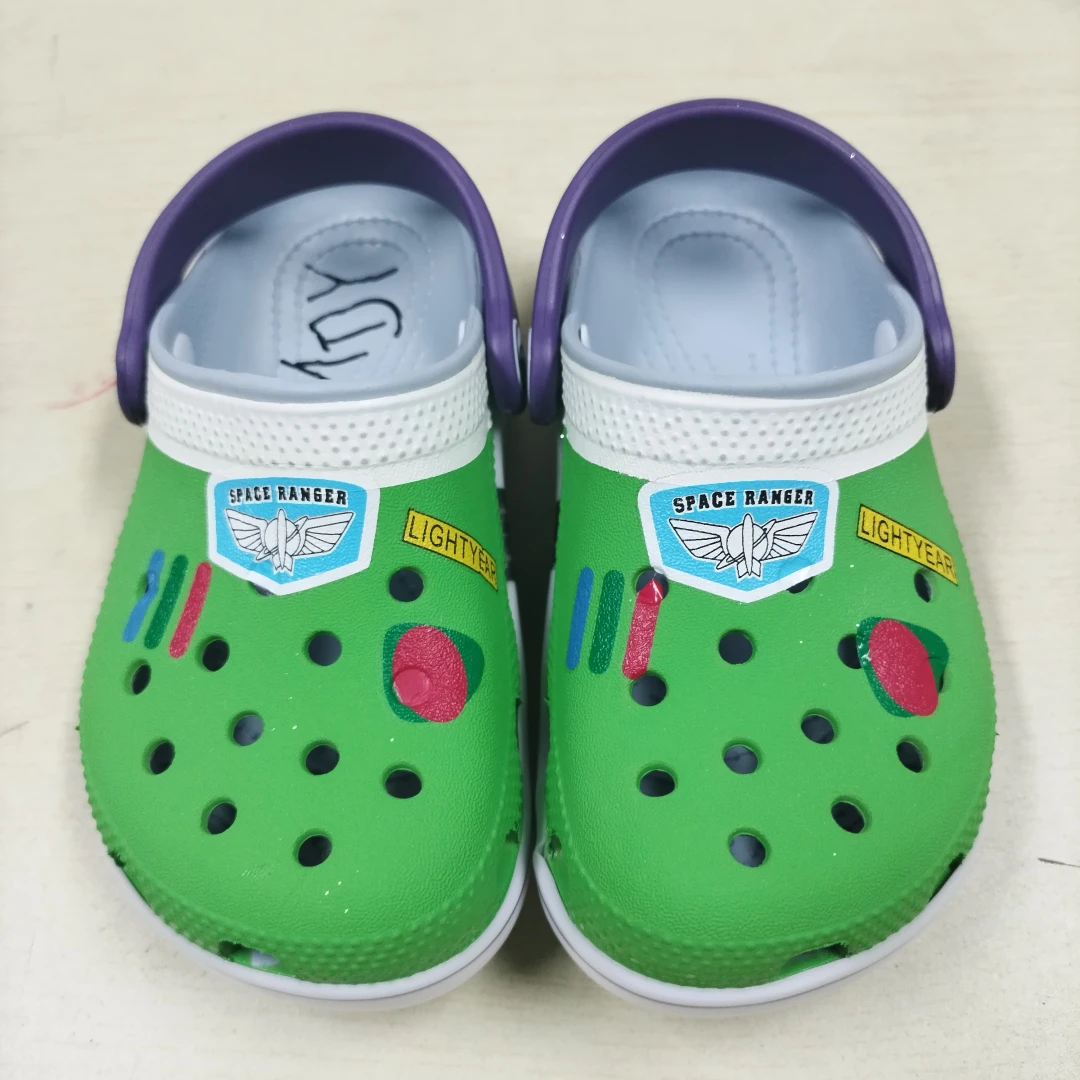 

Сабо в крокодиловом стиле, сандалии-шлепанцы, Нескользящая дышащая пляжная обувь Disney Toy Story Buzz, уличная повседневная обувь для мальчиков и девочек