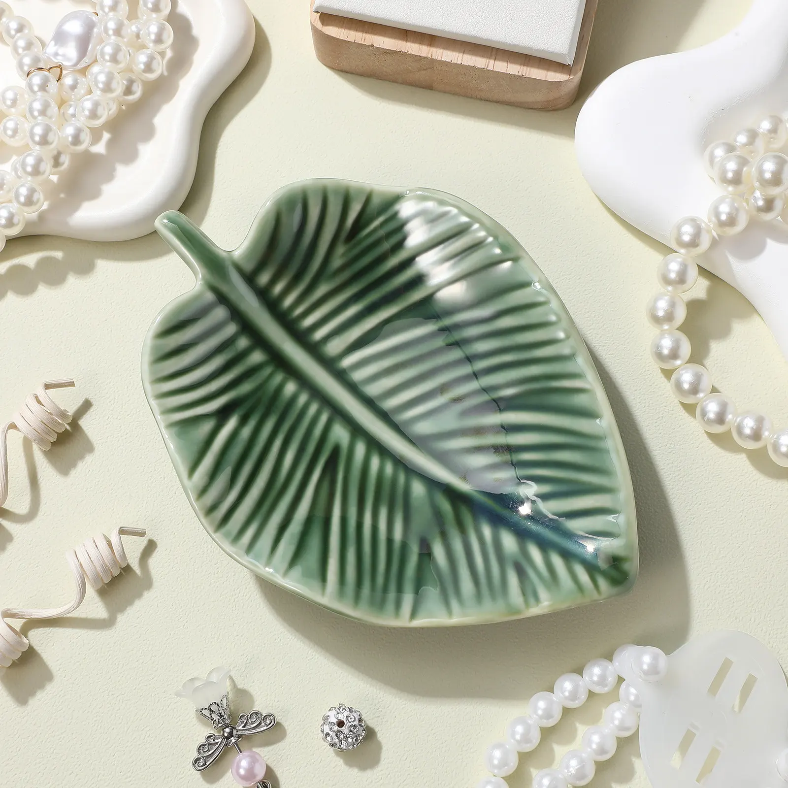 

Green Leaf Tray Ceramic Jewelry Holder for Rings Watches Earrings Storage Decorative Desktop Trinket Dish Nordic Style Elegant