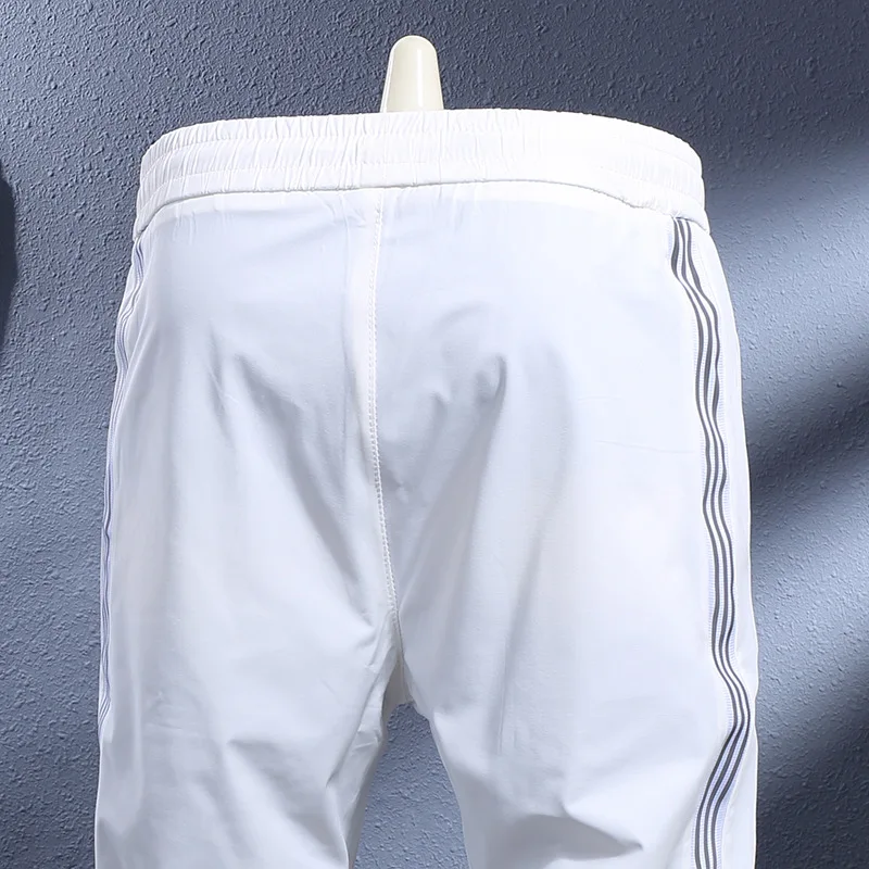 

Летние тонкие дышащие модные трендовые легкие роскошные повседневные брюки в полоску с принтом, мужские эластичные облегающие спортивные брюки