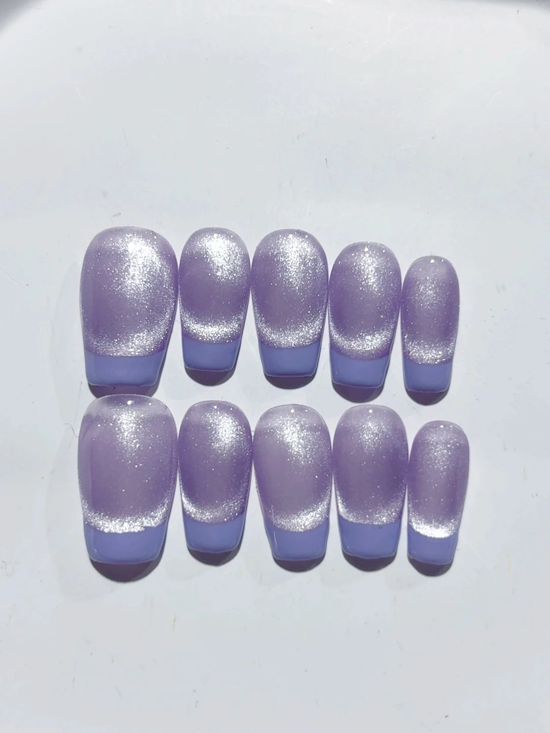 

Фиолетовый кошачий глаз с короткой лестницей, простой дизайн ногтей, модный маникюр (B144)