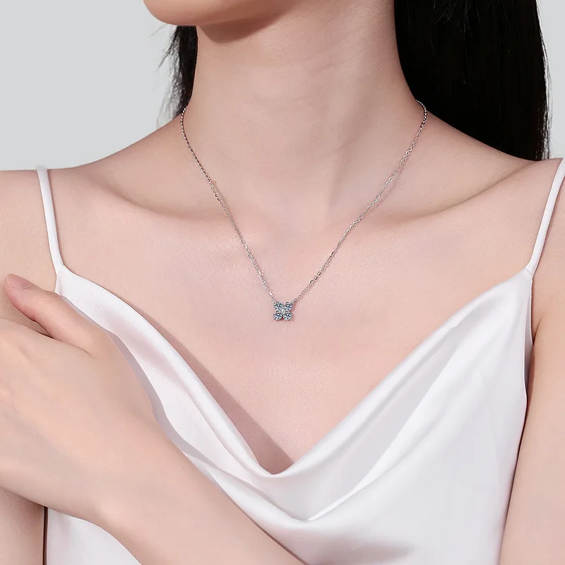 S925 Sterling Silver Moissanite Necklace for Women Simple Petal Pendant High-end Daily Versatile Holiday Party Gift Jewelry