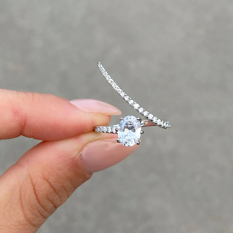 Huitan einfache geometrisch geformte Fingerring für Frauen mit glänzenden kubischen Zirkon modische weibliche Accessoires Party Luxus schmuck