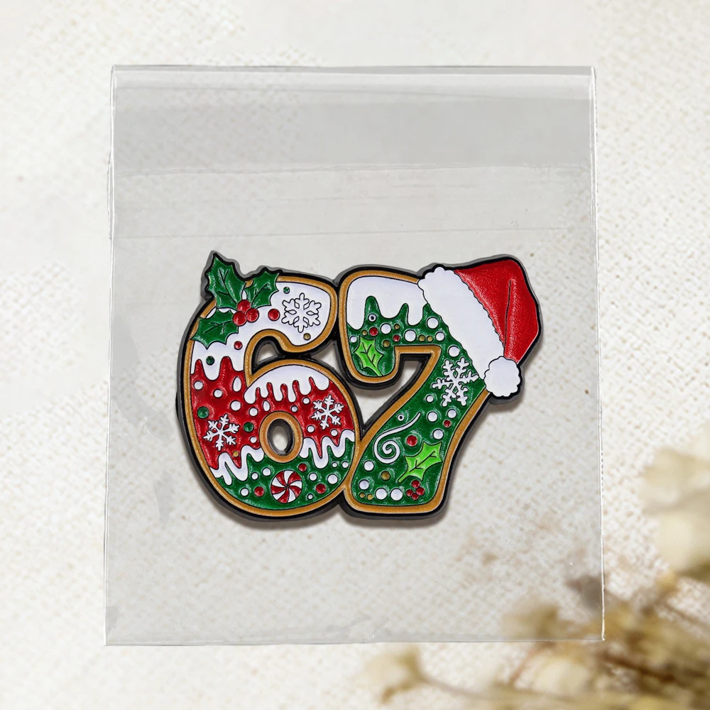 Lustige Six Seven 67 Emaille-Pin Weihnachts-Lebkuchen-Brosche Brainrot-Humor-Abzeichen Gen Alpha Slang Schmuck Geschenk für Teenager Fa – Detail 11