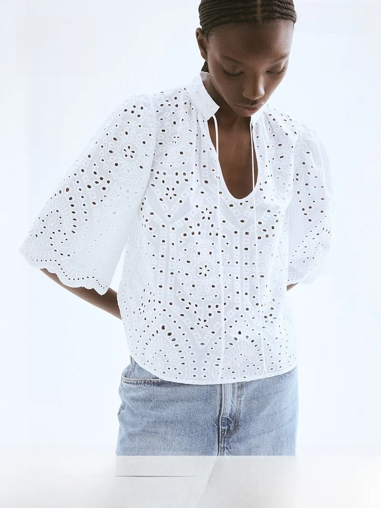 

Faionable Embroidered Hollow out irt Casual Loose Fit Long Sve round Ne Cotton Women's irt H&M 2025 Spring Collection