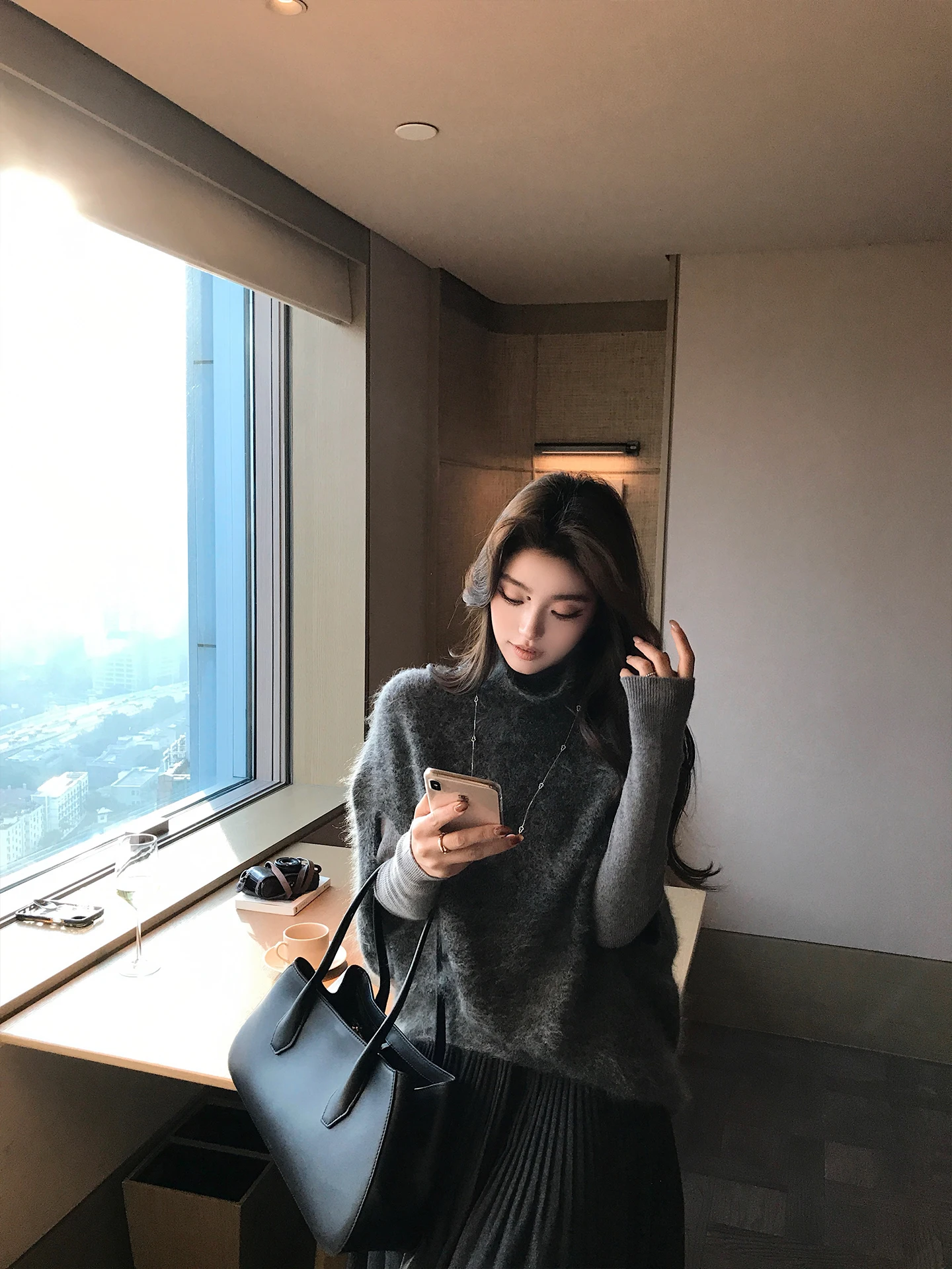 

Ele Layering High Ne Camere Sweater by Lilylikes "Capsule High nce Old Money" 00% Wool Fce Long Sve K...