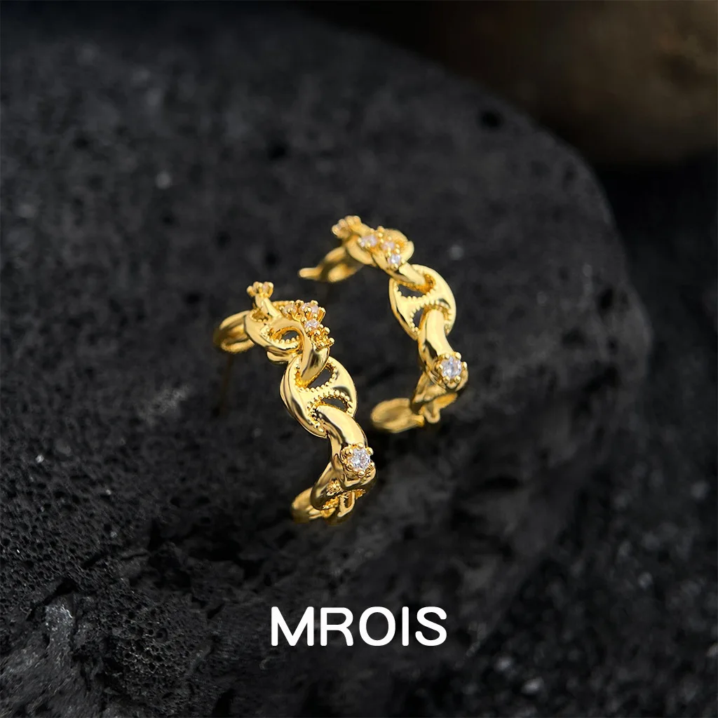 Original hollow pig nose snake surrounding c-shaped zircon earrings light luxury niche high-end earrings