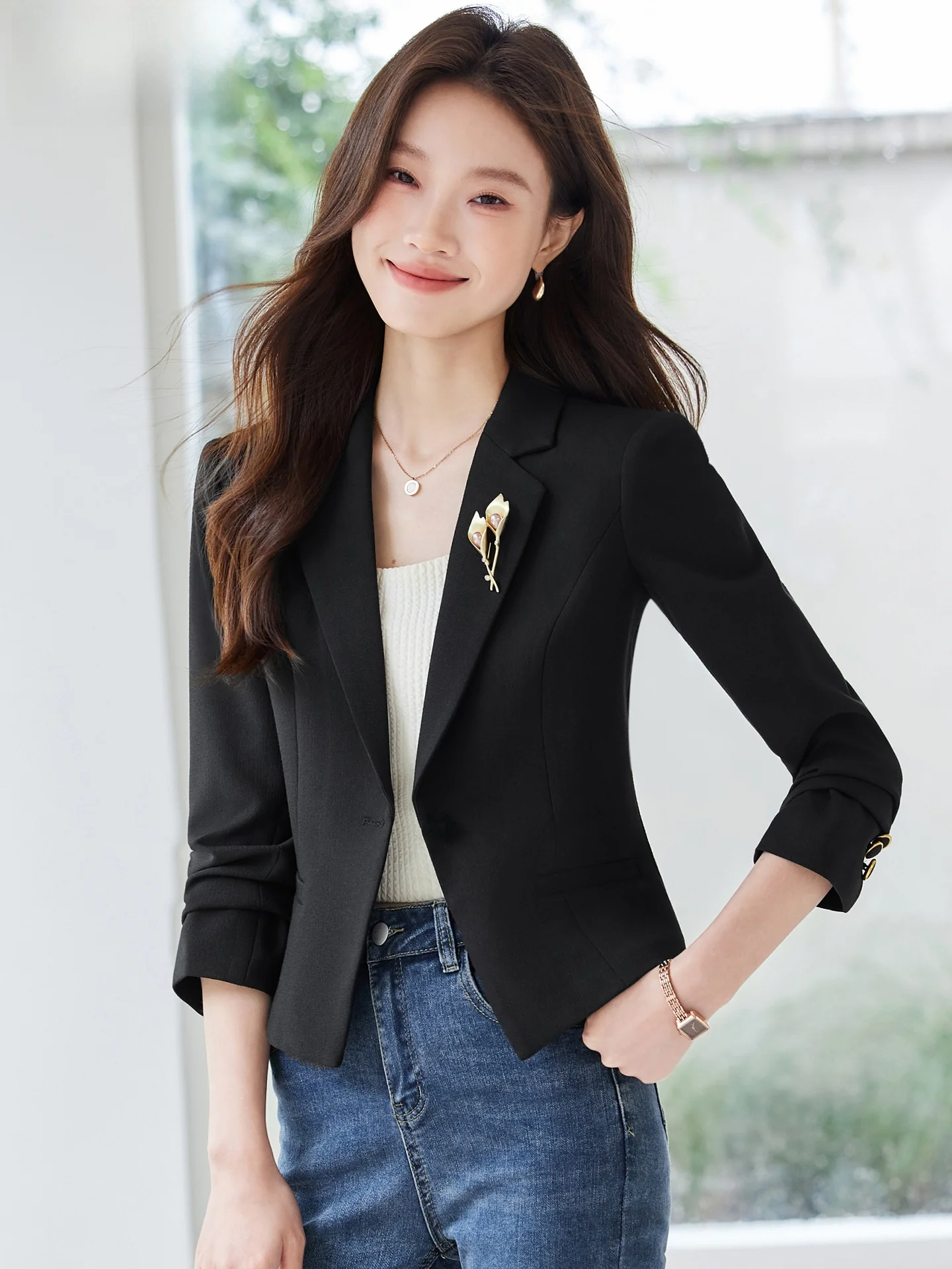 

Черный укороченный женский пиджак: стильный, приталенный, повседневный, удобный для работы, из полиэстера, с длинными рукавами