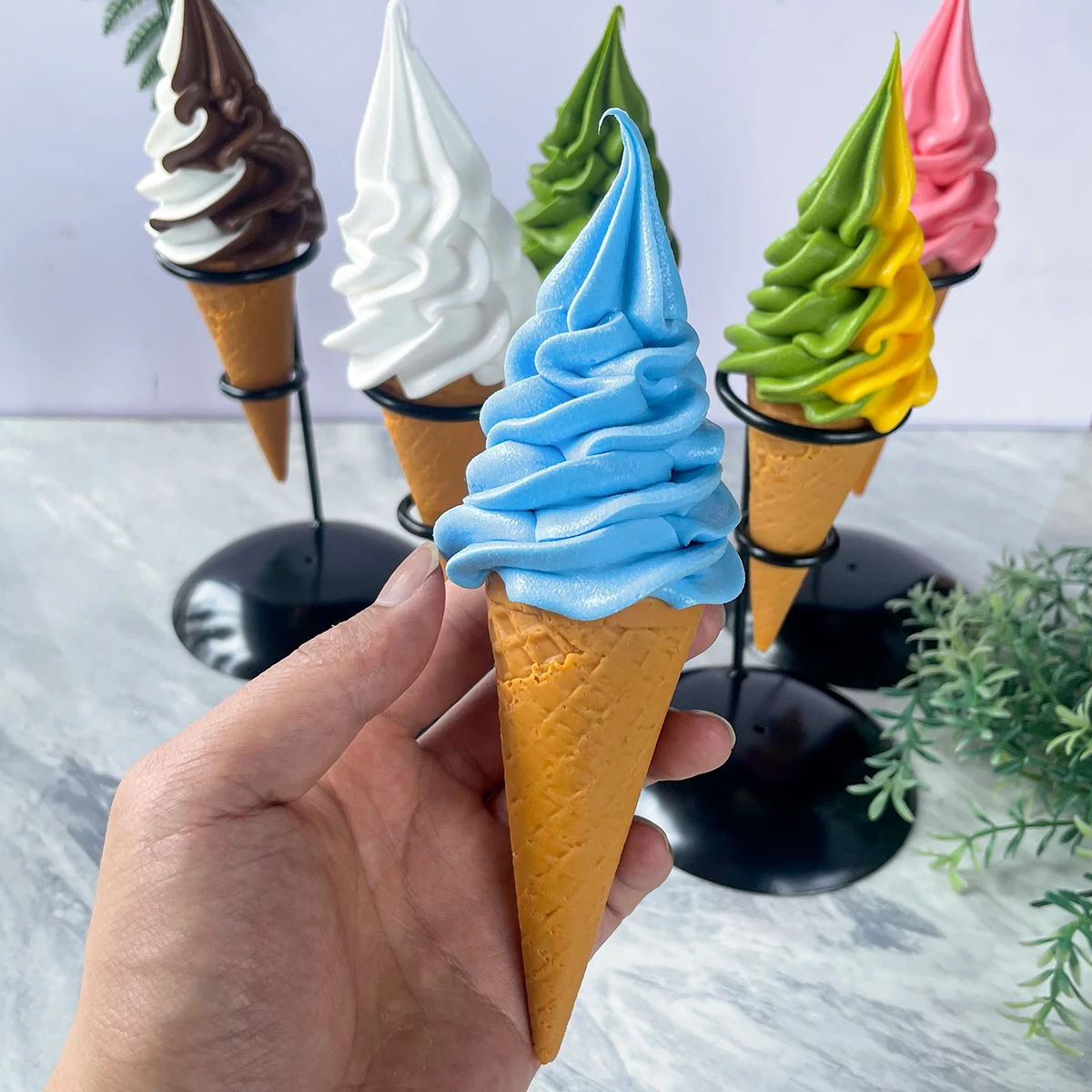 18cm Künstliche Weiche Eiscreme-Waffel, Fake Swirl Sundae Dessert, Realistische Lebensmittel-Fotografie-Requisiten für Café, Schaufenster und Küche – Detail 2