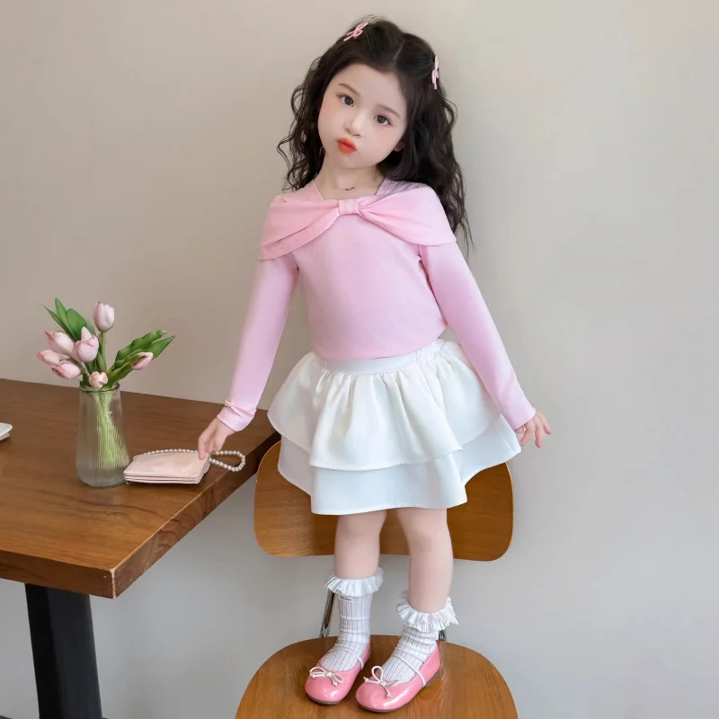 In-stock, quick delivery: Fashionable and versatile spring outfit for girls, stylish two-piece set with bow and pleated skirt fo
