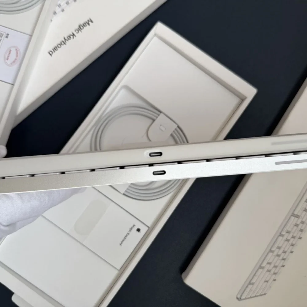 

Magic keyboard with touch ID USB-C to USB-C