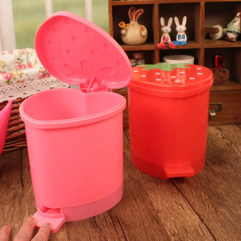 1Pc Cute Pink Red Strawberry Waste Bin Desktop Portable Plastic Mini Garbage Basket Home Bedroom Storage Bucket Trash Can with