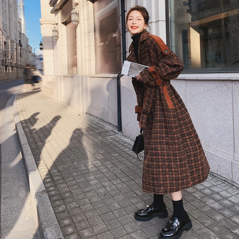 Retro Plaid Woolen Coat For women 2024 Winter New Fashion Korean Thicken Temperament Overcoat With belt Female Long Wool Coats