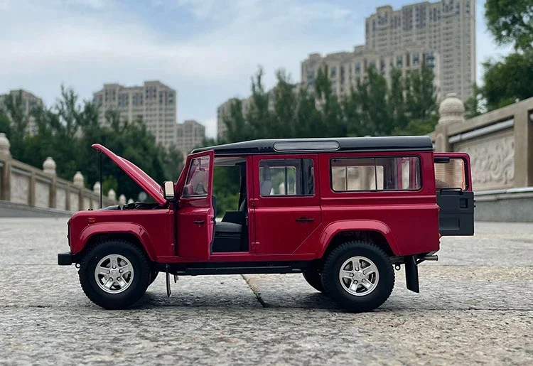 1:18 Land Rover Defender 110 High Simulation Diecast Car Metal Alloy Model Car decoration display collection gifts P85