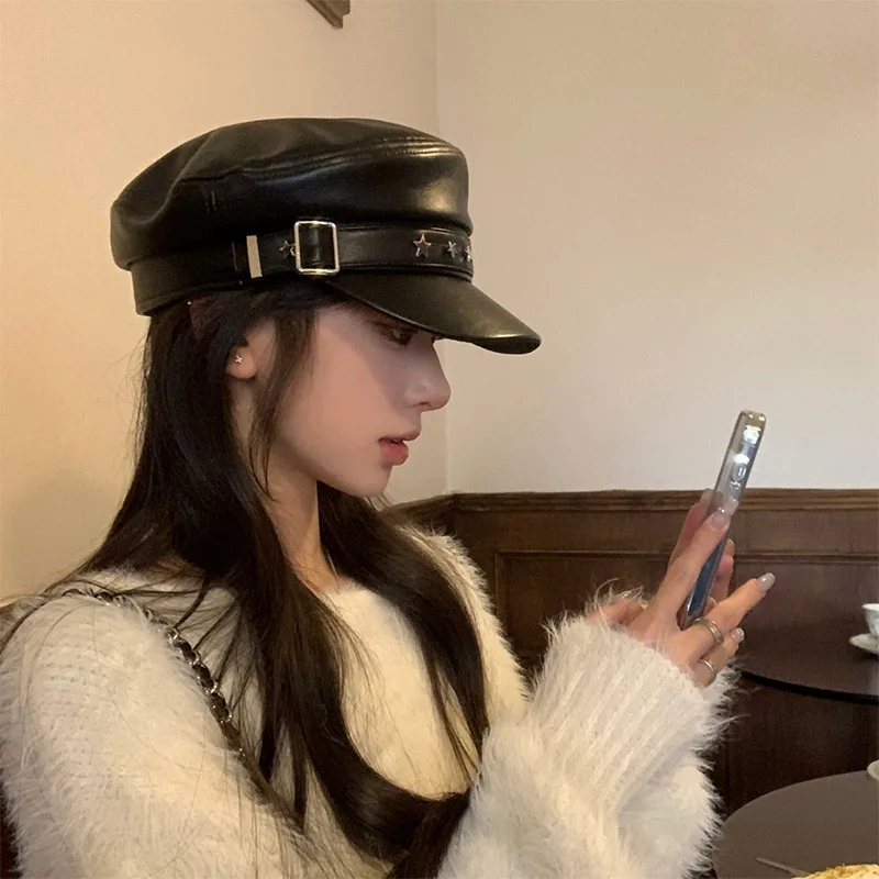 النساء القبعات السوداء بولي Leather الجلود شقة أعلى موزع الصحف قبعات خمر واقية من الشمس إنجلترا شقة Y2k الفتيات الشرير نمط الرجعية قبعة البيريه تنوعا