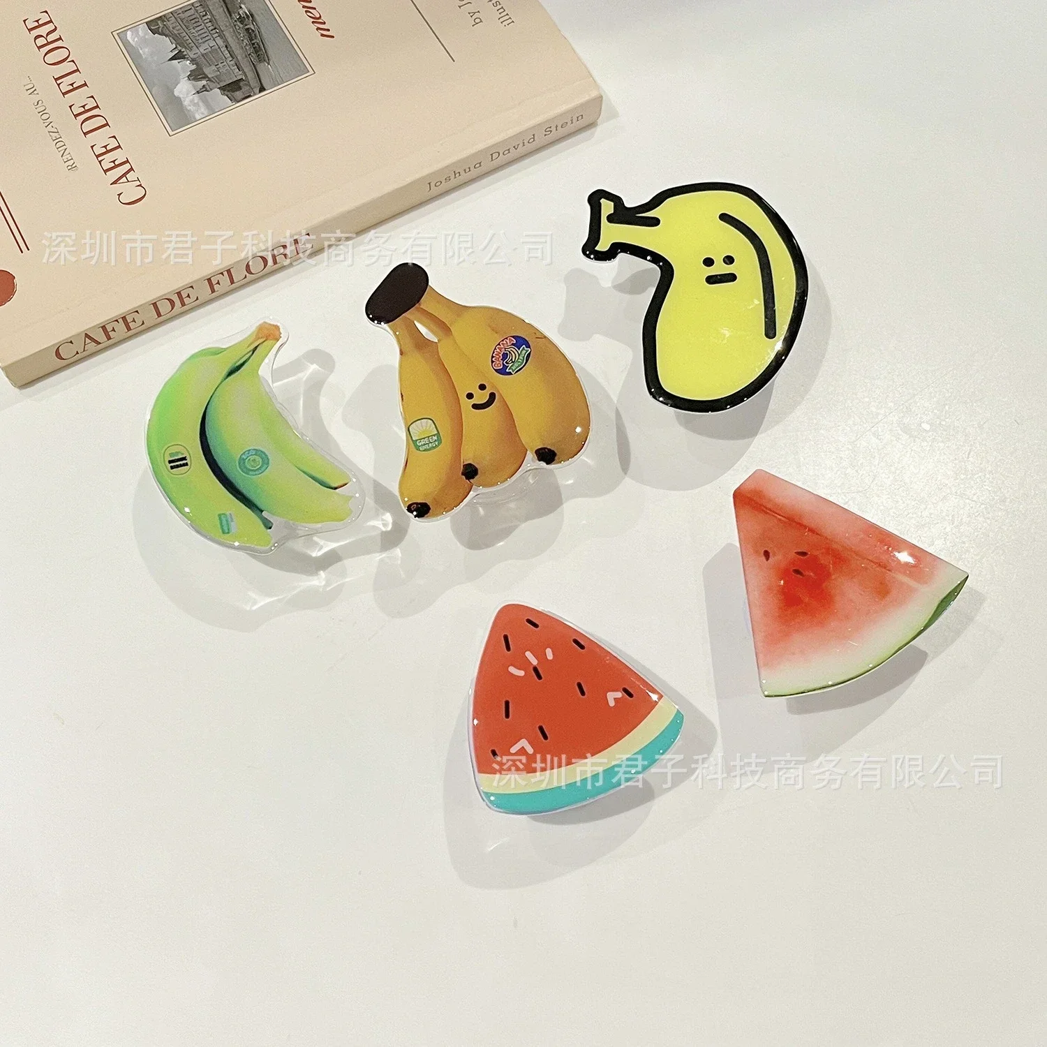 

Новая корейская стильная мультяшная милая и забавная акриловая капельная клейкая задняя наклейка с выдвижным магнитным всасывающим кронштейном для подушки безопасности