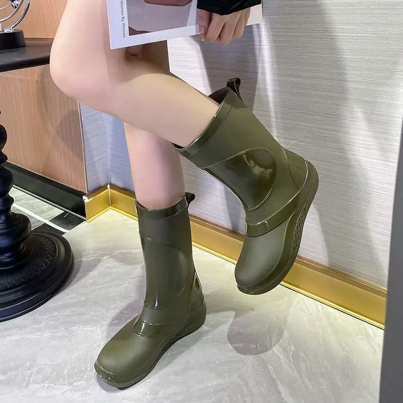 Korean Style Women's Thickened Flat Rain Boots Stylish Mid Calf Anti Slip Wear Resistant Warm Odor Resistant Work Wash
