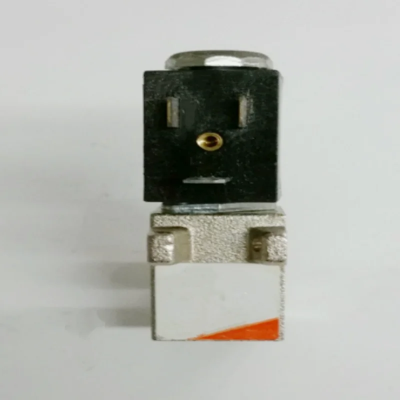 Brand New Original Solenoid Valve  638-150-A6E AC220V  638-150-A63 DC24V  638-150-A6B AC24V  AA31-0C3IL  AA31-0C2