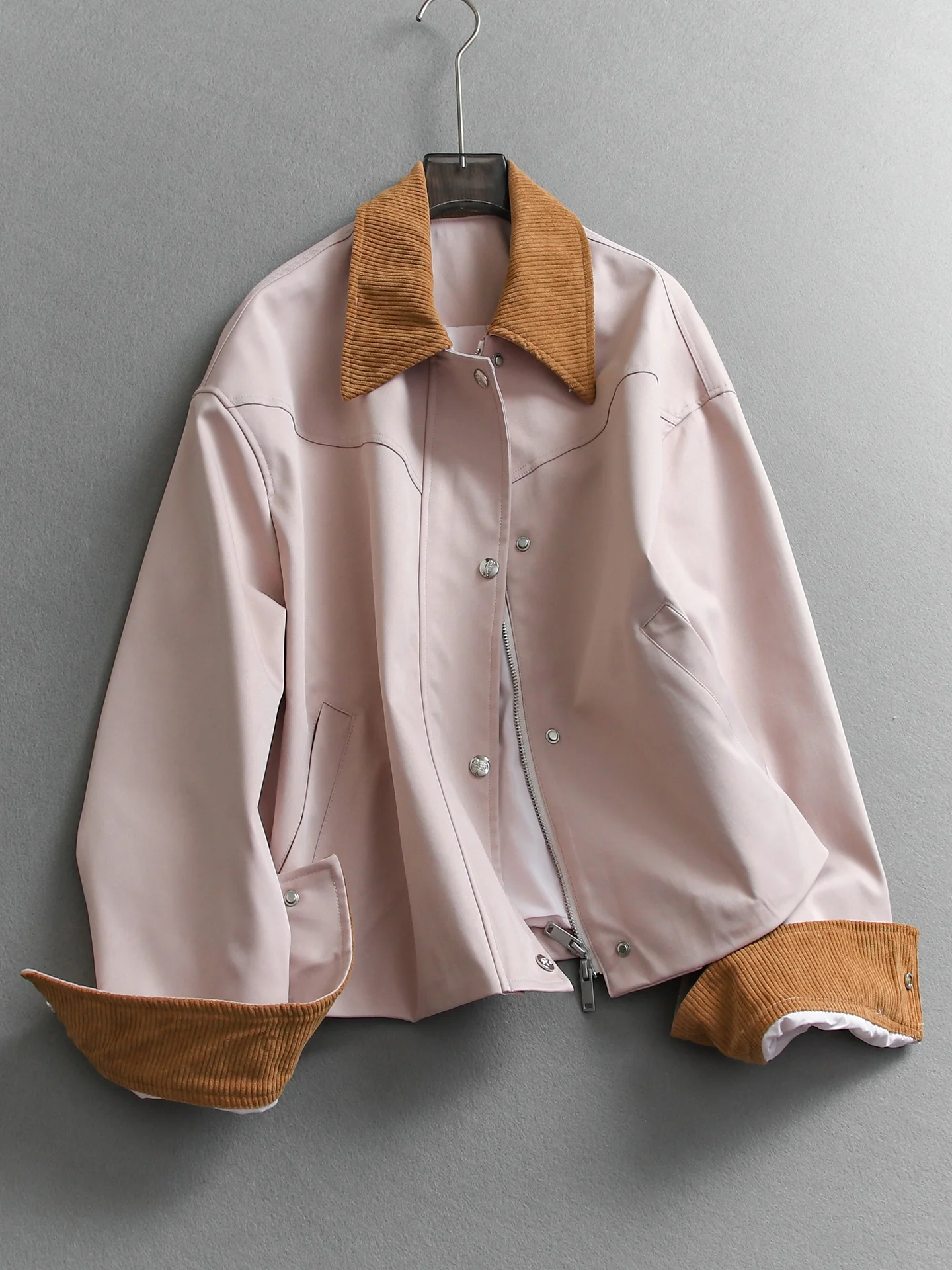 

Retro Contrast Color Loose Fit Long Sleeve Turn-down Collar Women's Jacket Stylish Spring 2026 New Arrival E055