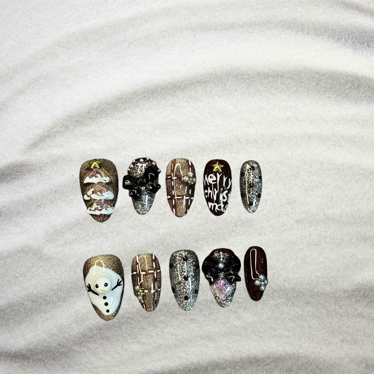 

10pcs Christmas Handmade Nails Plaster Sugar Snowman Press on Nail Short Almond Retro Full Coverage Nail for Women&Girl Nail Art