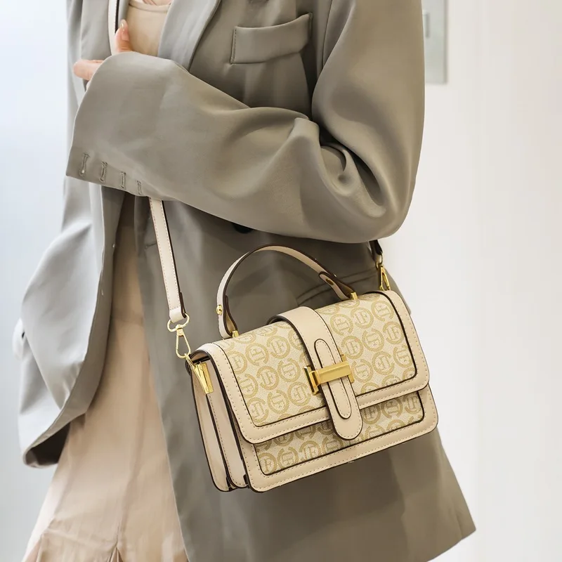 

‌Premium Retro Messenger Bag 2025 | Classic Small Square Shoulder Bag for Women | Trendy Textured & Versatile Design‌