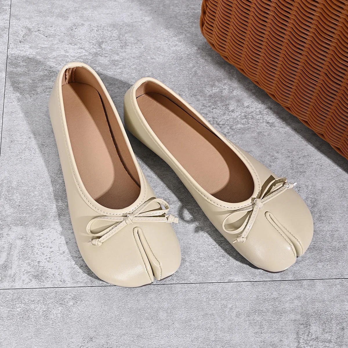 Weiche Ballerinas mit geteilter Zehenpartie für Damen, mit Schleife, aus Leder, runde Zehenpartie, Ballerinaschuhe mit niedrigem Absatz, Slip-on-Loafer, lässig, 2026 – Detail 19