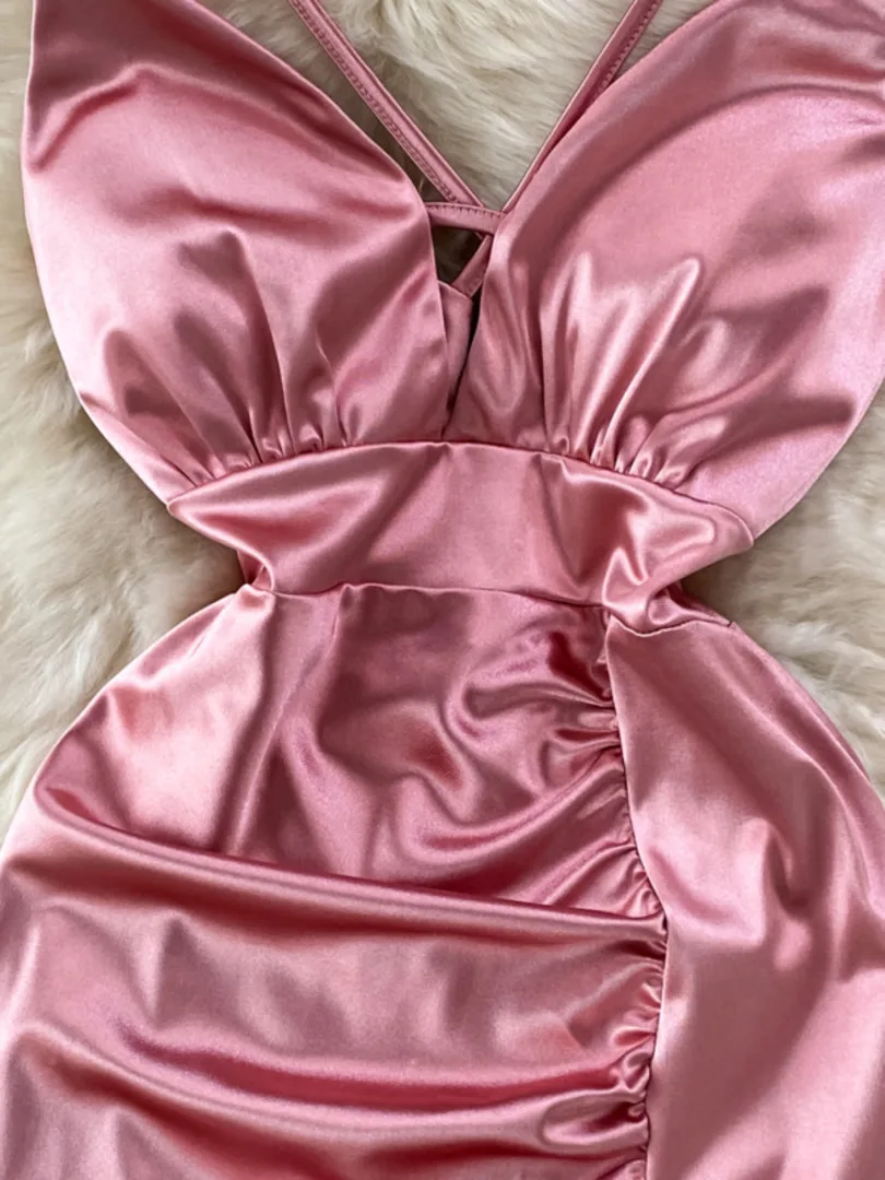 SsTss 섹시한 V 넥 민소매 새틴 드레스 여름 새로운 스파게티 스트랩 크리스 크로스 백 하이 웨이스트 셔링 스플릿 미디 파티 드레스