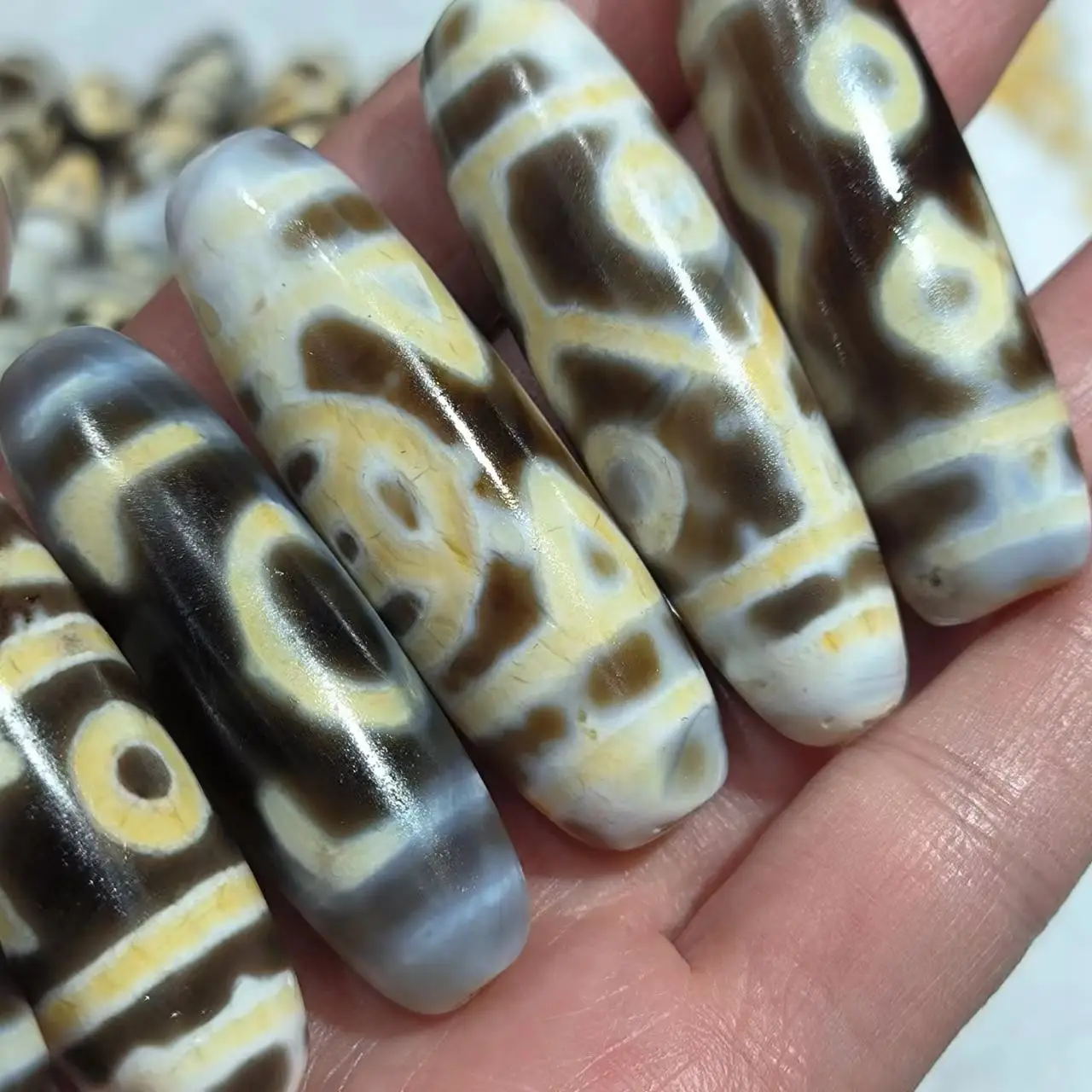 20pcs/lot natural variety of rare patterns old agate dzi wholesale White-brown Weathering lines Old material Ethnography jewelry