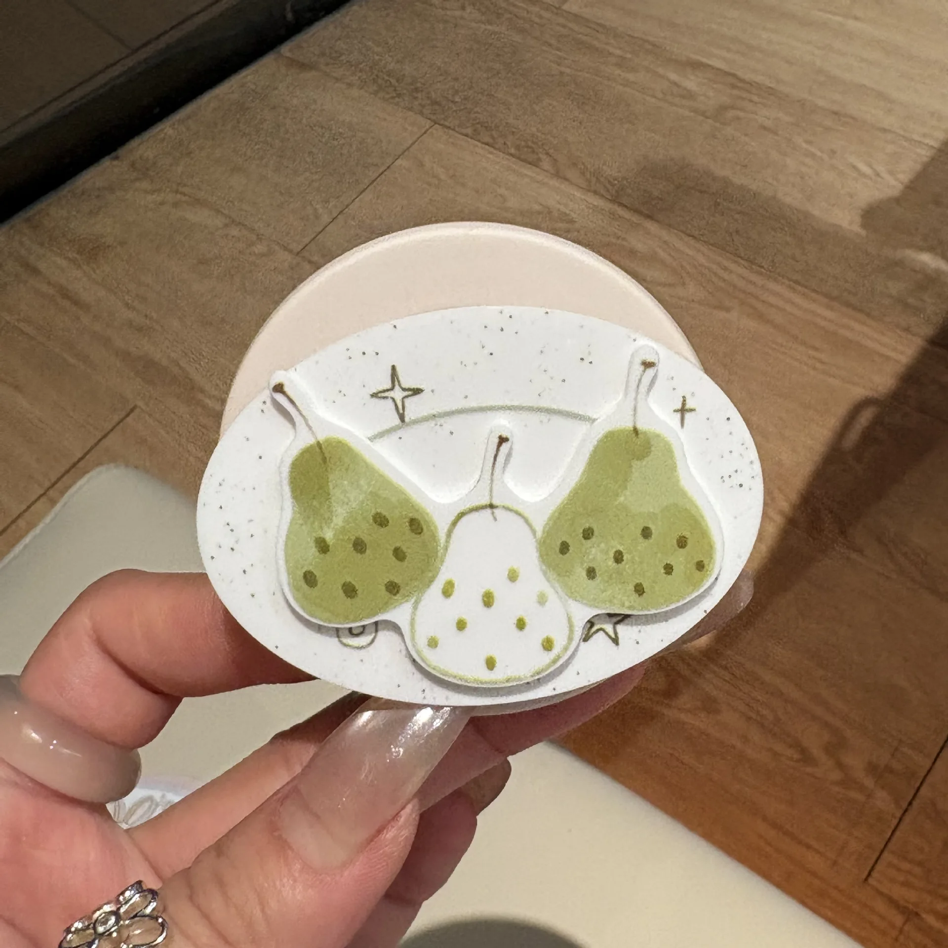 

Four-leaf Clover Easy Bear Pendant Bracket Is Suitable for Magsafe Magnetic Mobile Phone Case Lazy Artifact New Model