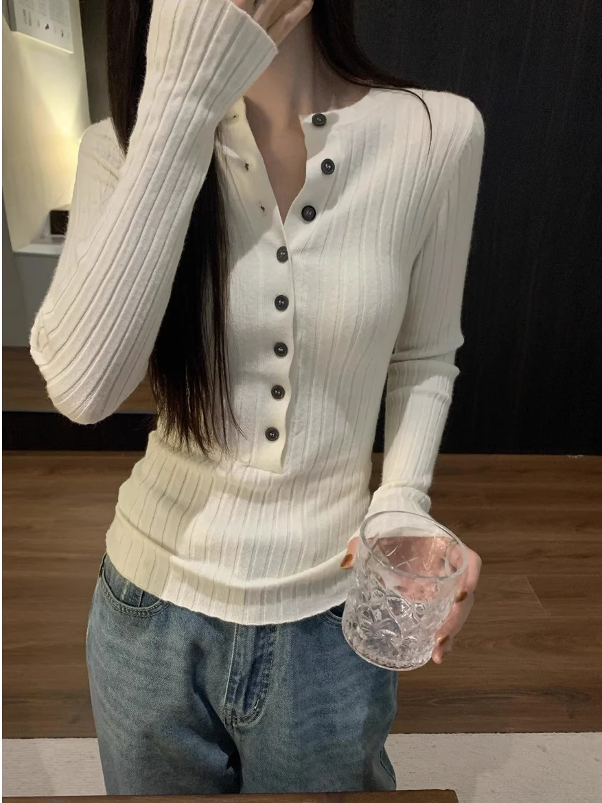 Dopne ing Maglione lavorato a maglia bianco da donna Primavera f Colletto aperto Bottoni Morbido maglione con strato base giovanile Abbigliamento interno