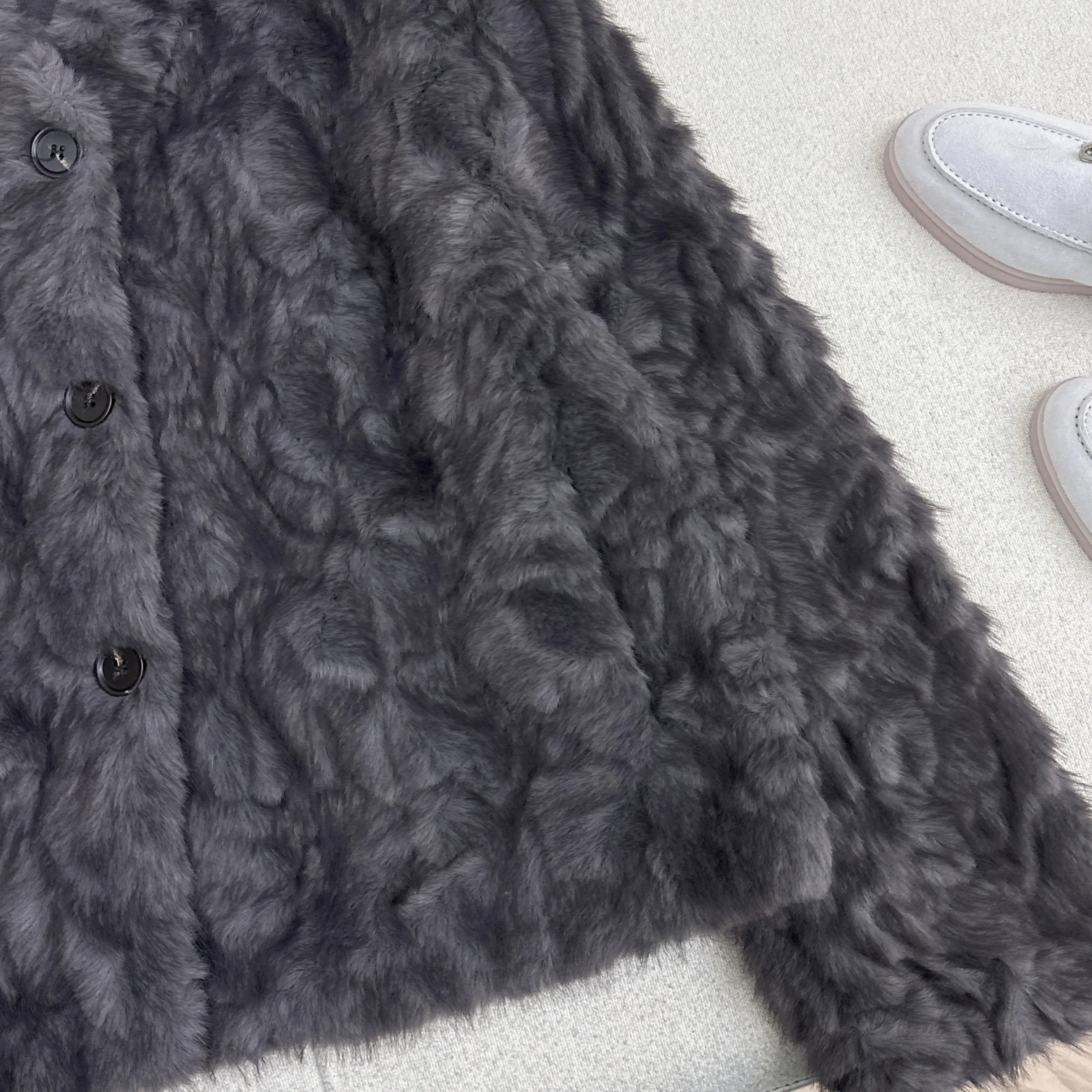 両面着用可能な高級羊皮毛皮ワンピースコート、2025年冬新作ショートファーファッション若い女性の服