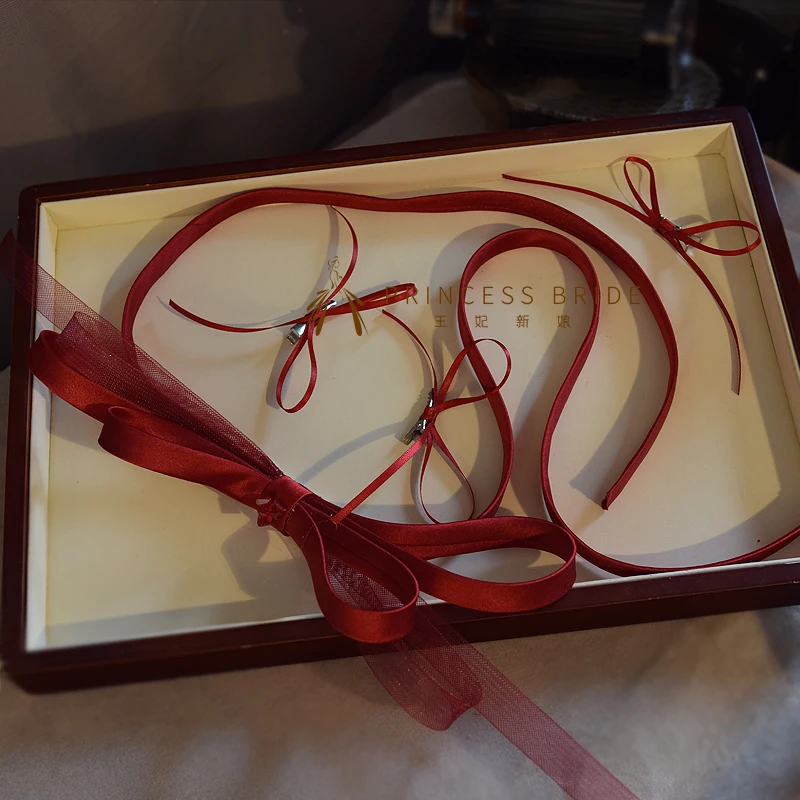 

Новый бордовый головной убор-шпилька с атласной лентой и бантом