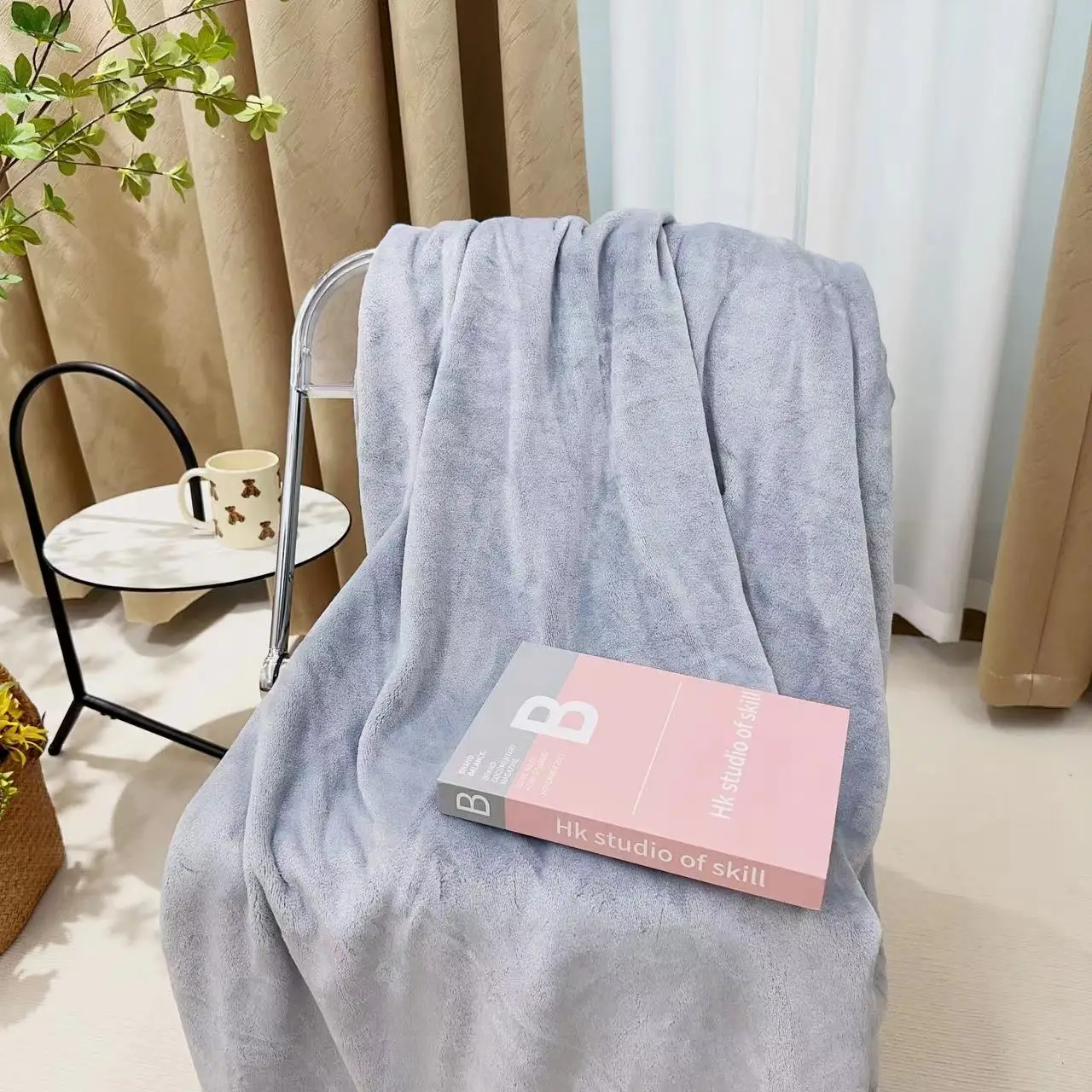 VIKAMA Minimalistische Flanelldecke, warme Herbst-Schlafdecke, Büro-Sofa-Überwurf für klimatisierte Räume, tragbare Reisedecke